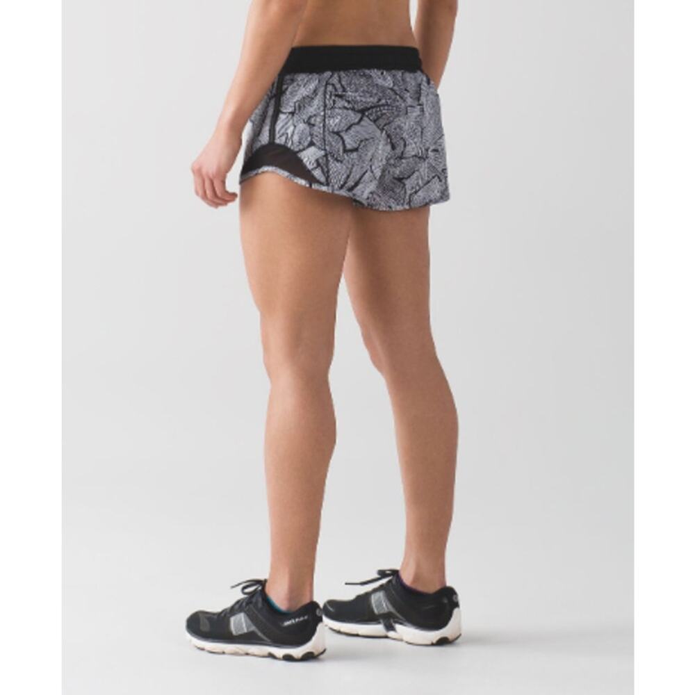 Lululemon‎ Women's Hotty Hot Short Dottie Tribe White Black Sz 8 Run Swift Ultra